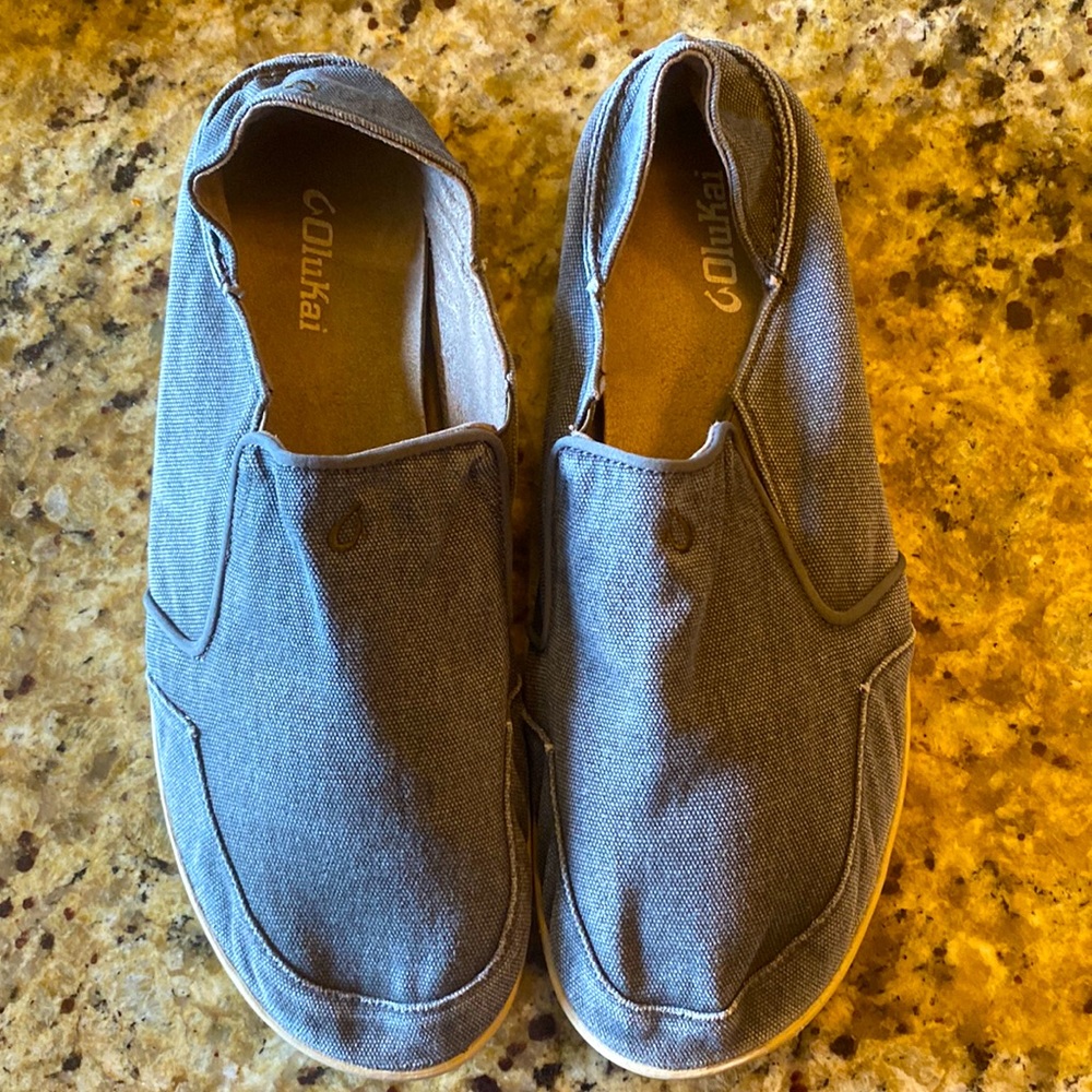 Olukai Nohea Canvas Men’s Slip On Loafer Shoes. Size 13 in excellent condition.